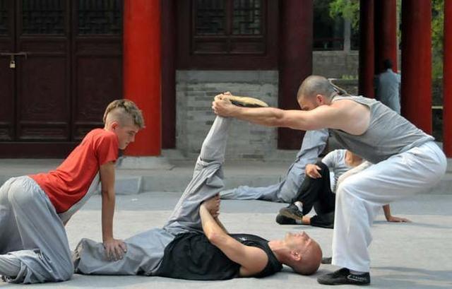 Can foreigners train with shaolin monks